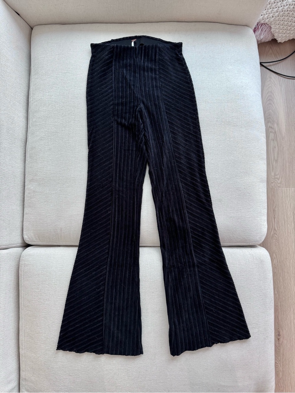 NWOT Free People Pull-On Velvet Flare Pants — Black (XS) — petite friendly